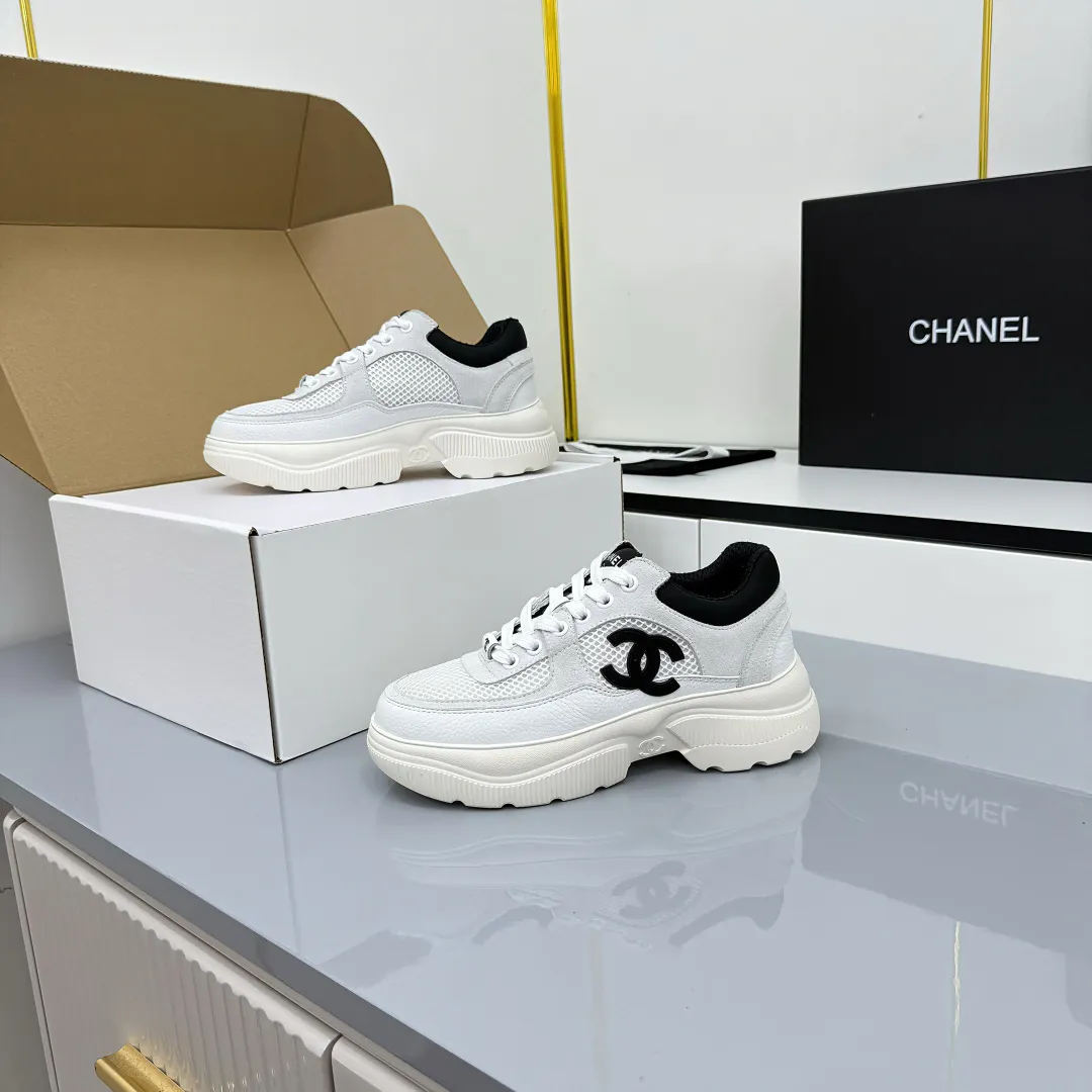 👟👟Ex-factory price 620👟👟 Chanel bread shoes ~ original calfskin panda shoes Chanel 25C latest hot style panda black and white sports shoes casual sneakers Xiaoxiang hot item classic black and white panda color coco girls must pay Fabric: original custom mixed sheepskin lining: original imported breathable mesh lining outsole: Original molded rubber + TPU combination Size: Women's 35-41